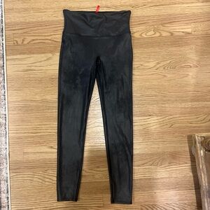 Women's Spanx Faux leather Look leggings Black Large stretch Ankle Comfort Pants